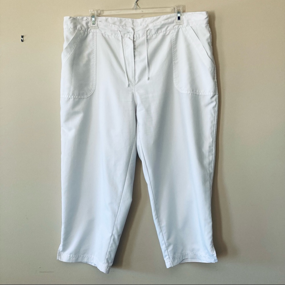 Women’s White Summer Bermuda Capri Pants
